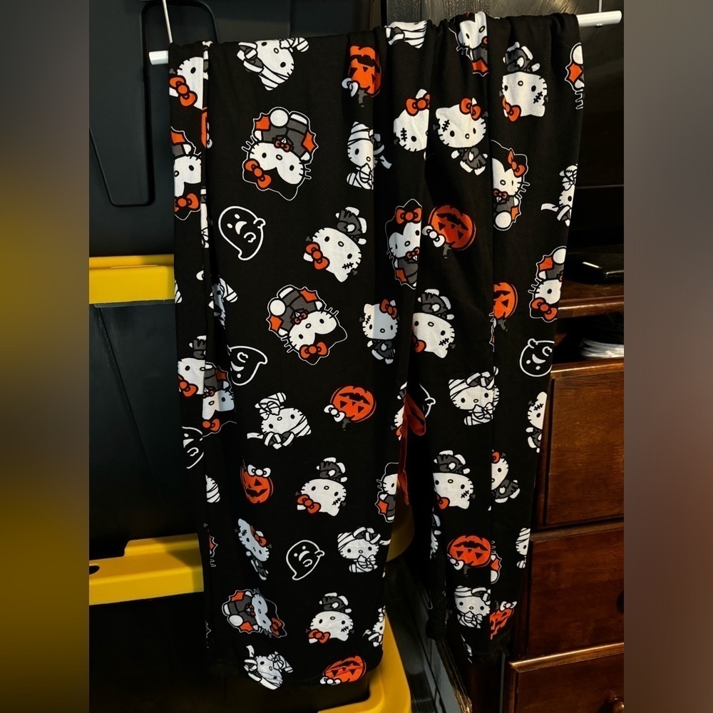 Hello Kitty Halloween pajama bottom size small - Picture 2 of 6